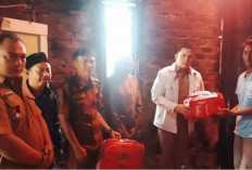 Dinsos Salurkan Bantuan kepada Korban Kebakaran