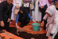 Wawako Hj. Bertha Simbolis Peletakkan Batu Pertama Pembangunan Ruang Kelas SD IT An Naba