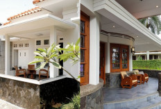 Desain Teras Rumah Klasik yang Memberi Kesan Mewah dan Grand!