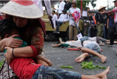 Aksi Teatrikal Pukau Penonton Karnaval dan Pawai Pembangunan